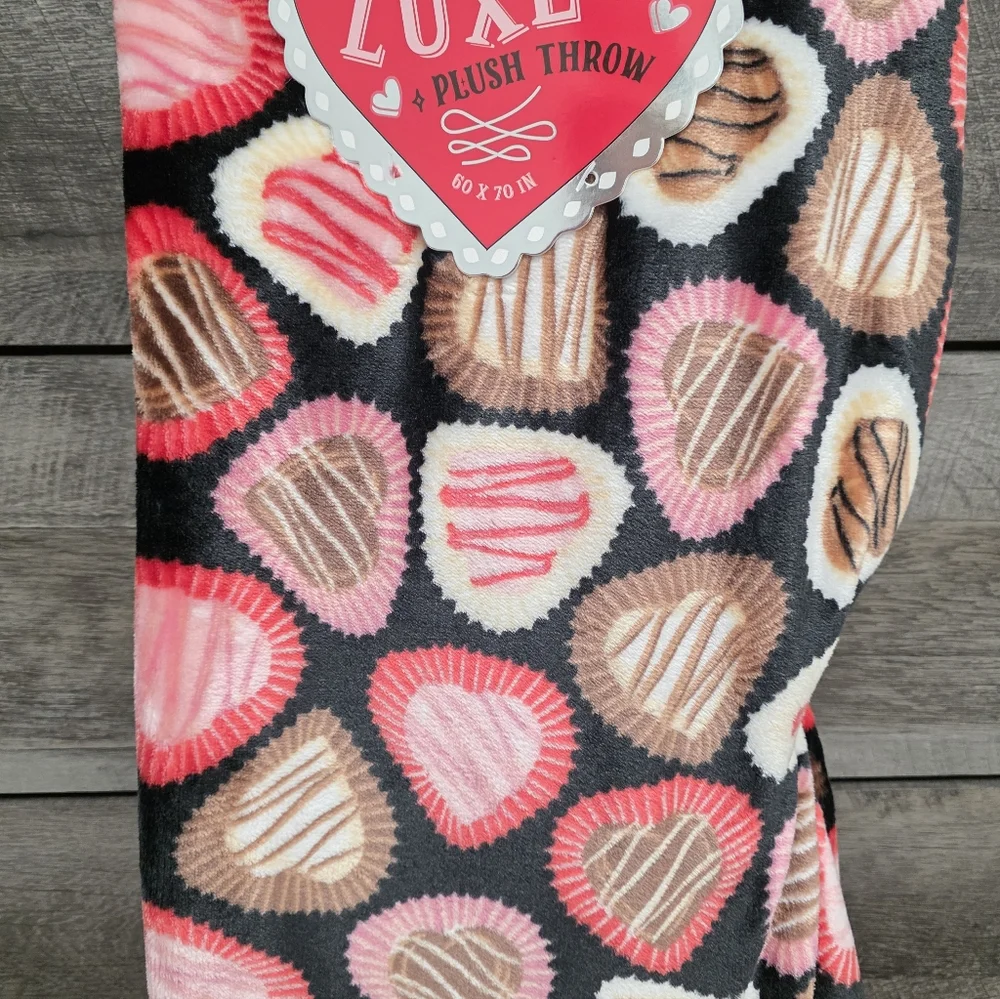 Viral Valentines day Hearts Chocolate Throw Blanket